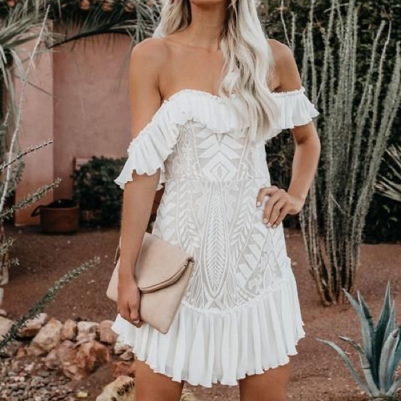 Blush off the shoulder dress. Large - Picture 7 of 7